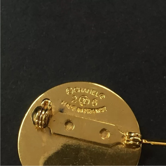 CHANEL CC Logo Matelasse Chain Bag Gold Tone Brooch - Picture 8 of 8